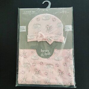 BETTY & BOB 2 Piece Infant Girl Gift Set Blanket & Hat NIP